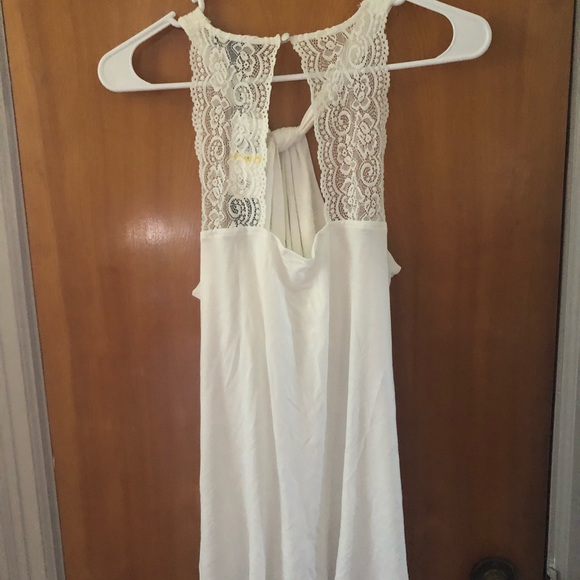 White tank - Picture 2 of 3